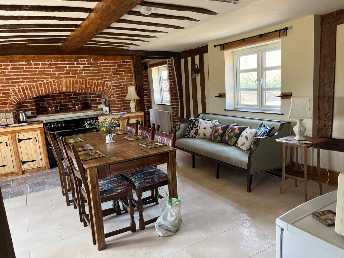 A Newly Renovated, Cosy Escape In The Beautiful Shepherd'S Cottage Dereham Exterior foto
